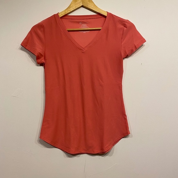 **$5 SALE** No Boundaries Pink V-Neck T-Shirt Size XS - Picture 1 of 3